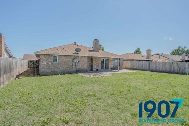 Building Photo - Spacious 3-Bed, 2-Bath Home in South Oklah...