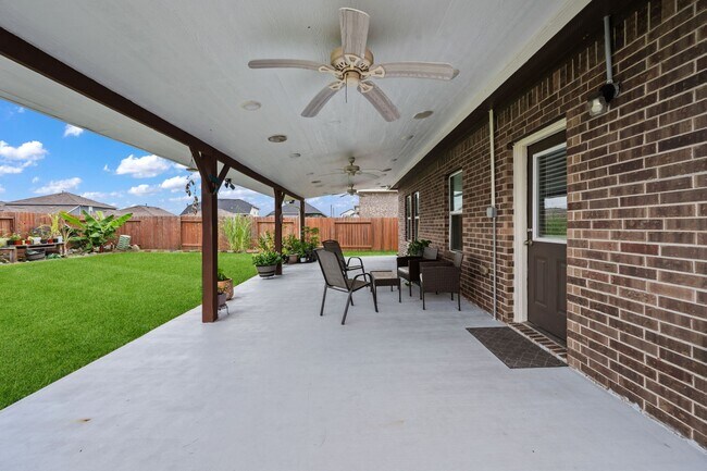 Building Photo - 8831 W Cres Lake Cir