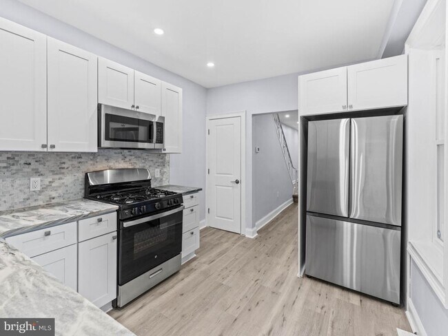 Building Photo - 1839 E Clementine St