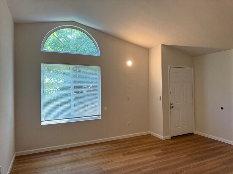 Building Photo - 2306 Forest Run