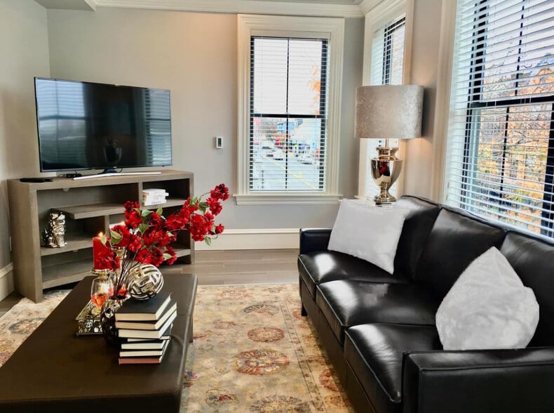 Living area - 749 E Broadway