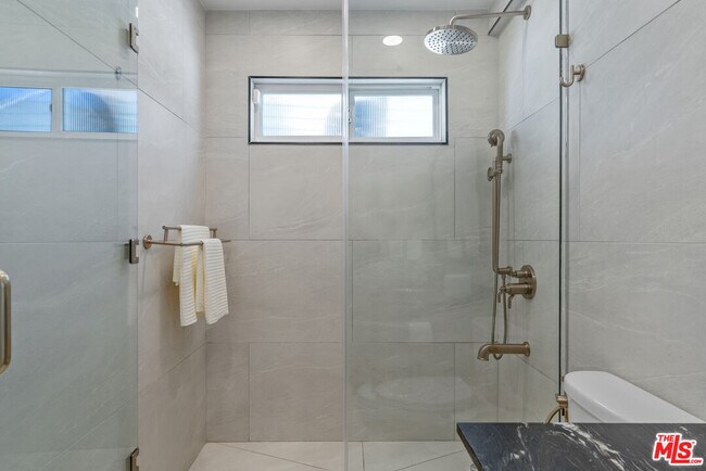 Building Photo - 3479 Wonder View Dr