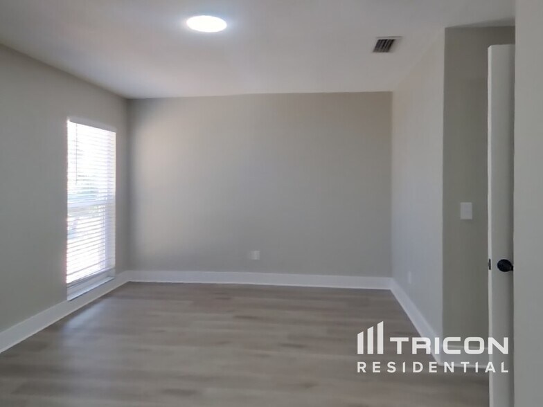 Building Photo - 6825 Mitchell Cir