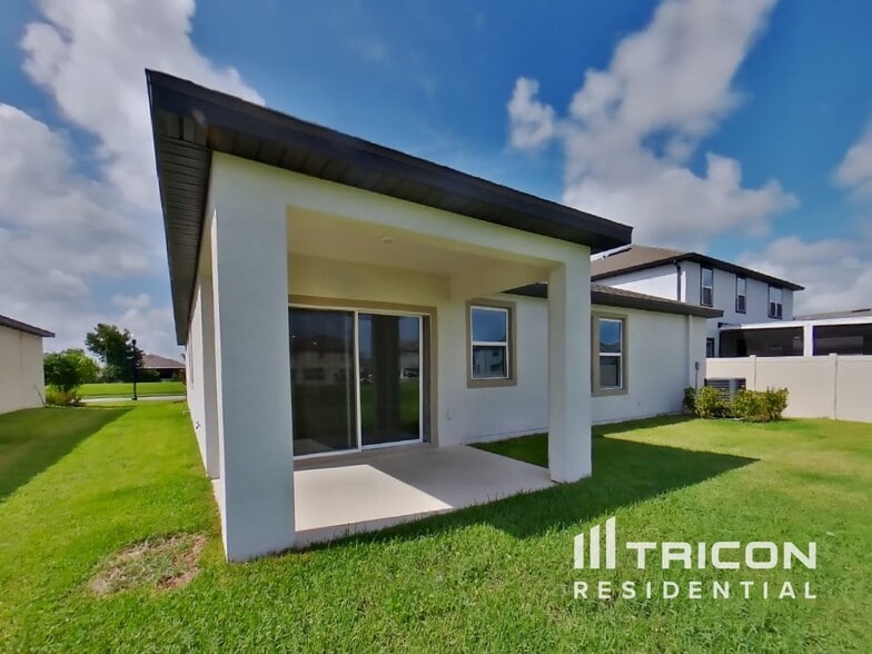 Building Photo - 13439 Palmera Vista Dr