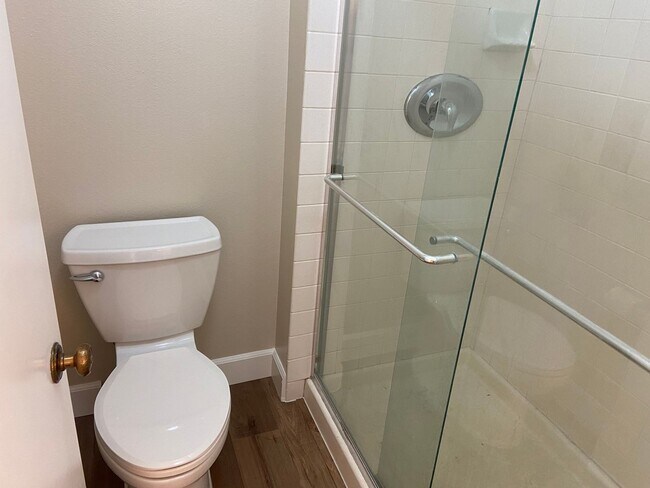 Building Photo - Updated 5 Bed, 3 Bath in Lomas Santa Fe Hi...