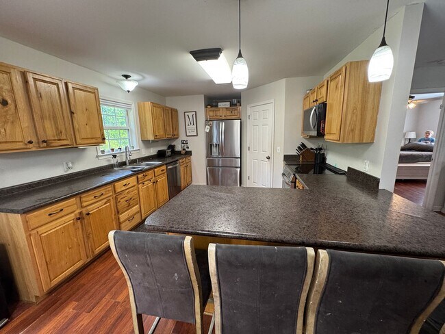 Building Photo - Country living on the outskirts of Nashville with 4 large beds, 2 baths, a bonus room and over an...