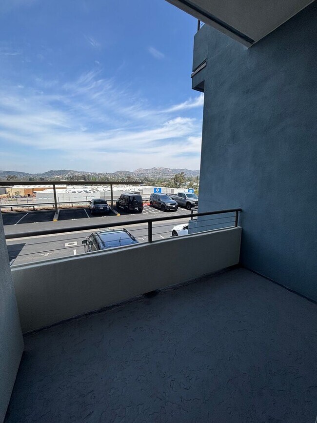 Building Photo - 2 Bed 2 Bath for Rent in Escondido