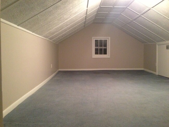 Building Photo - Large 4BR Plain Local Home for Rent