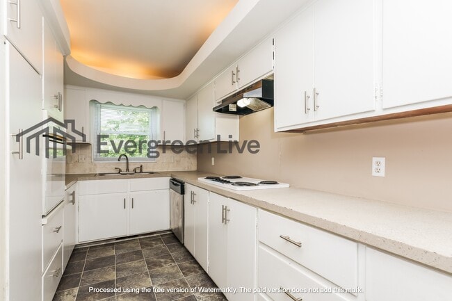 Building Photo - 125 Swallow Dr