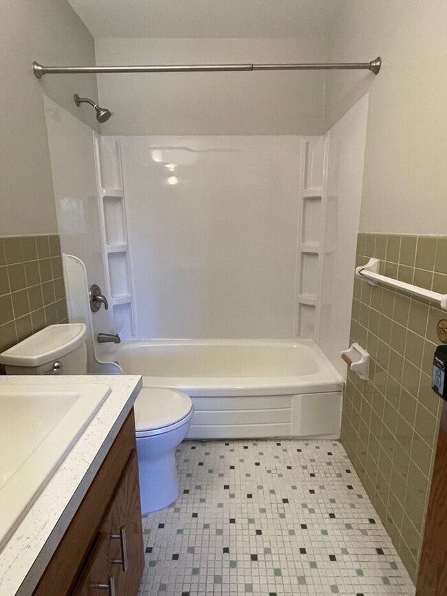 Building Photo - Main Floor, Excellent Condition, Video Wal...