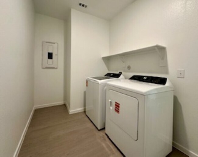 Building Photo - 500 Kinglet Dr