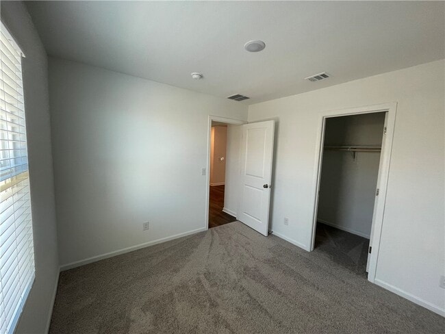 Building Photo - 2411 Vista del Oro