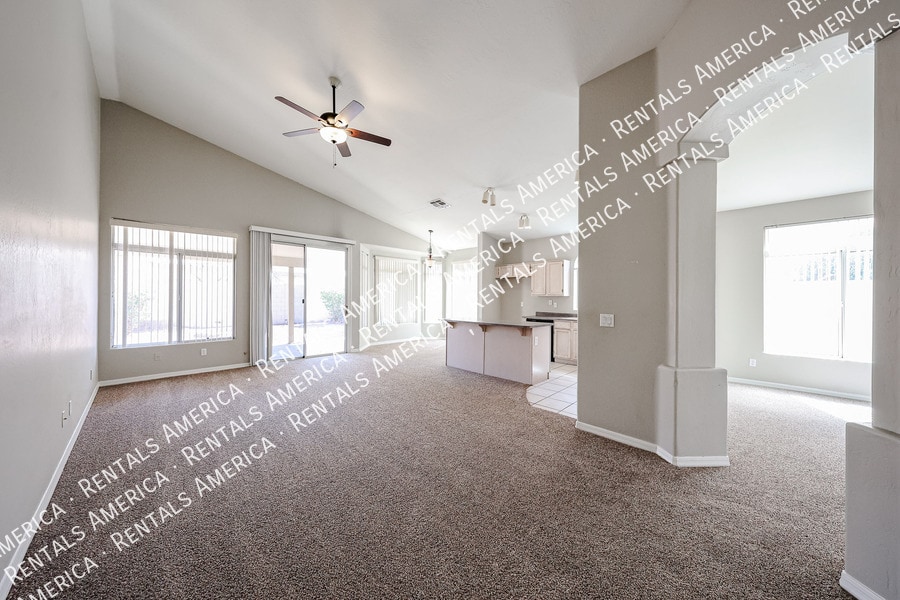 Building Photo - 13874 W Wilshire Dr