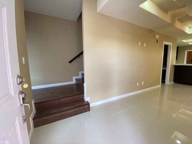 Building Photo - 3Bed/2.5 Bath Townhome, Mcallen TX