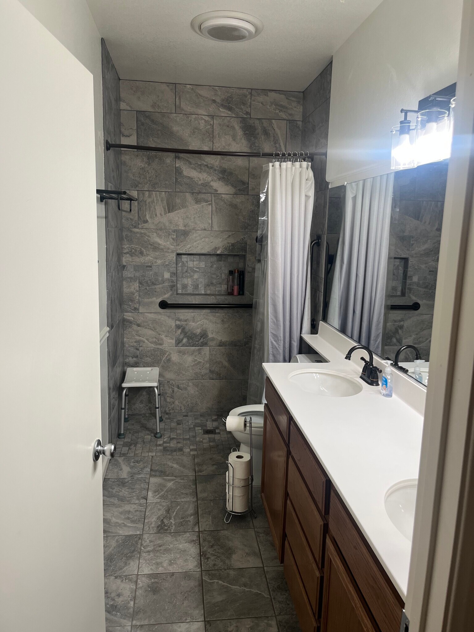 Building Photo - 13998 Old Mill Ln