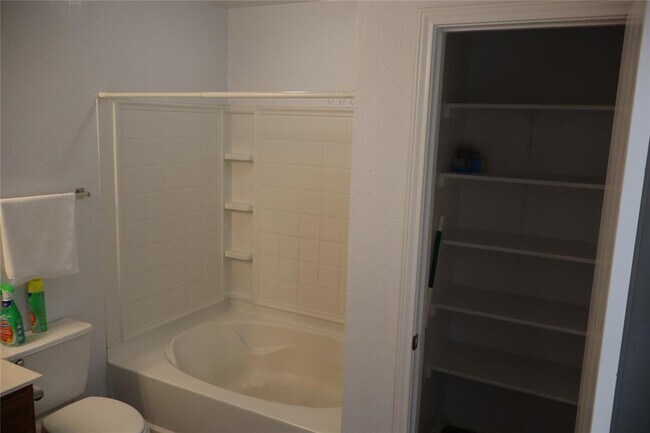 Building Photo - 5204 Mathra Dr