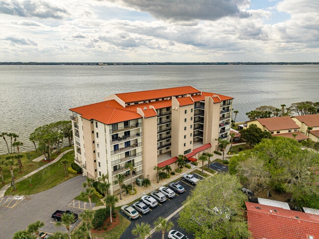 Building Photo - 3220 River Villa Way