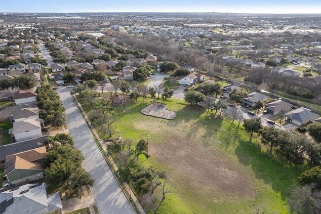 Building Photo - 1305 Caras Cv