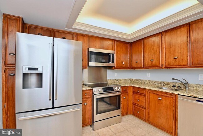 Building Photo - 1101 S Arlington Ridge Rd