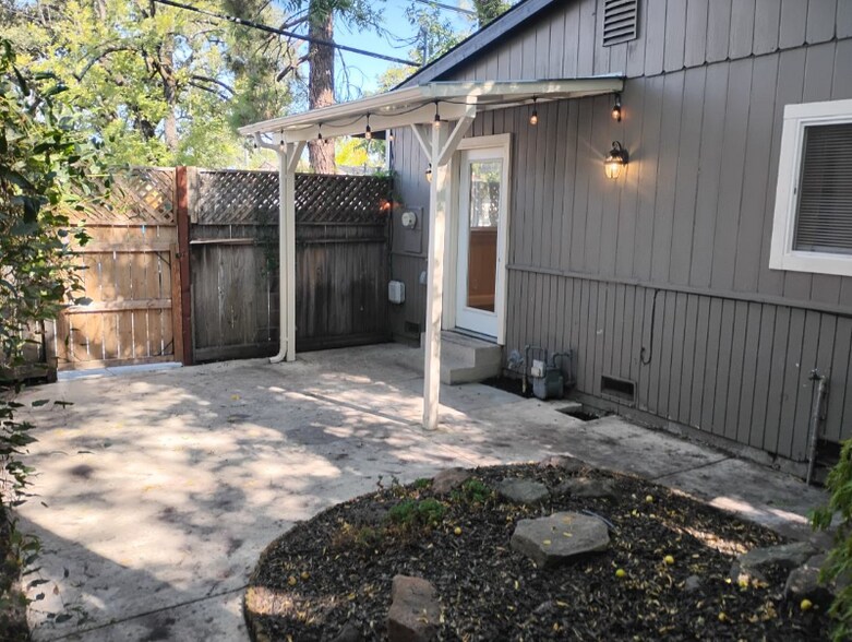Building Photo - 830 Ware Ave