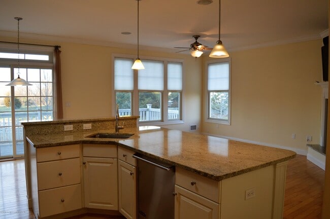 Building Photo - 606 Park Ave