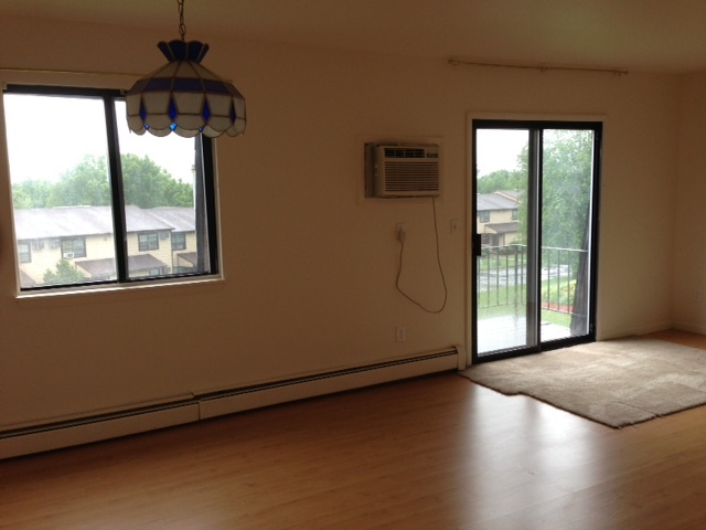 Building Photo - 2408 Cherry Hill Dr