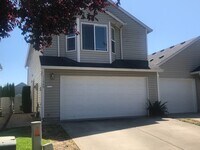 Building Photo - COMING SOON- Spacious Townhouse in Great C...