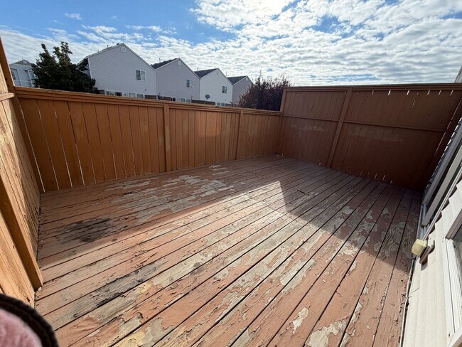 Building Photo - 3 bed 3.5 bath Townhome available on Rd 68!