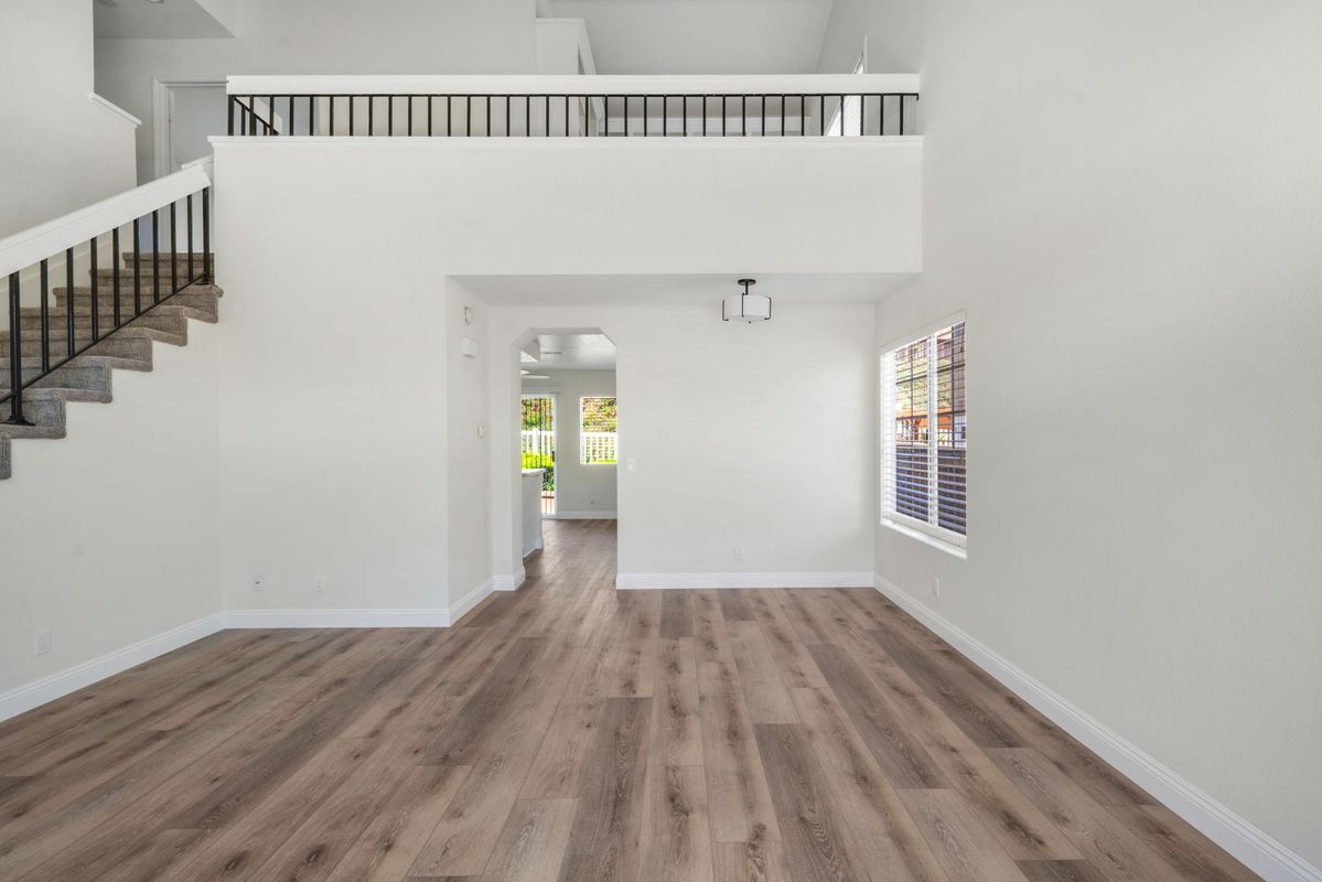 Building Photo - 24351 Kings View