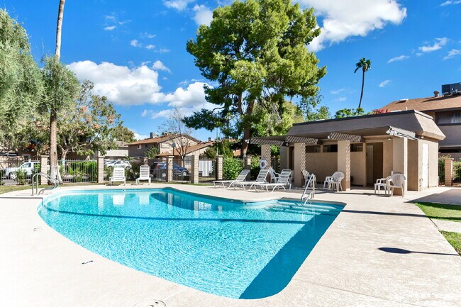 Building Photo - "Charming 2-Bedroom Oasis with 2 Full Baths in the Heart of Scottsdale!"