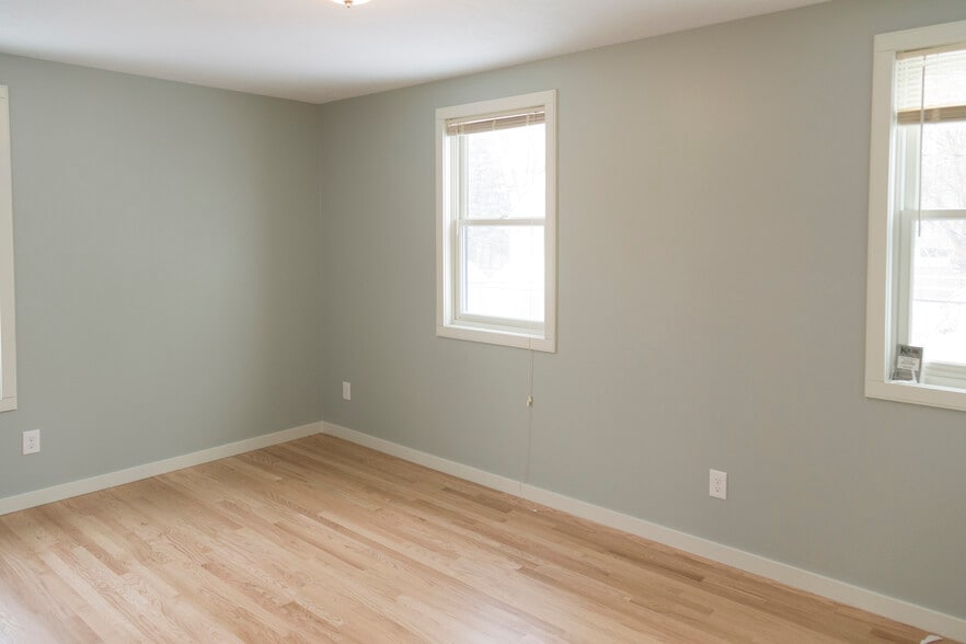 Bedroom 1 - 341 Robey Pl SE