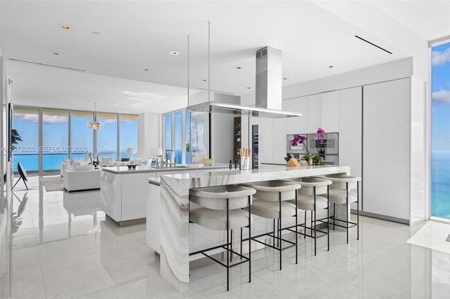 Building Photo - 18501 Collins Ave