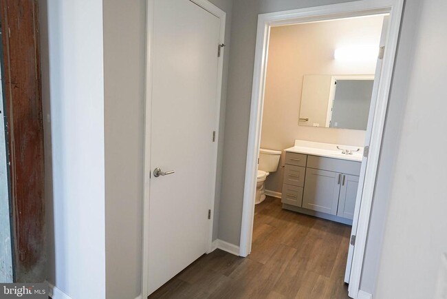 Building Photo - 218 W Main St