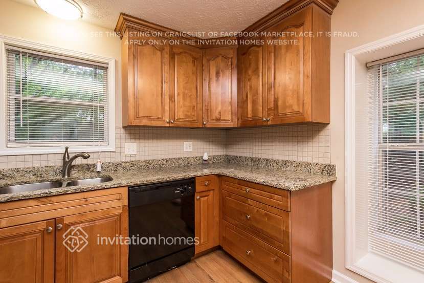 Building Photo - 5345 N Fork Dr SW