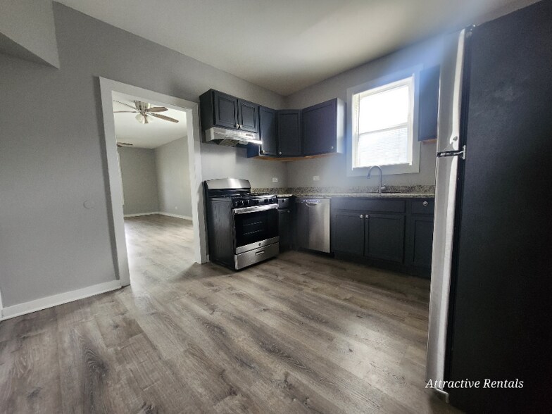 Building Photo - 90 W 80th St