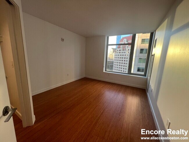 Building Photo - 120 Kingston St