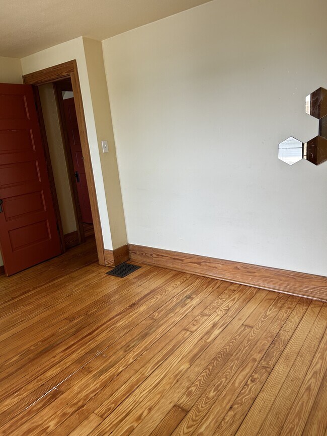 Building Photo - 208 Koch Ave
