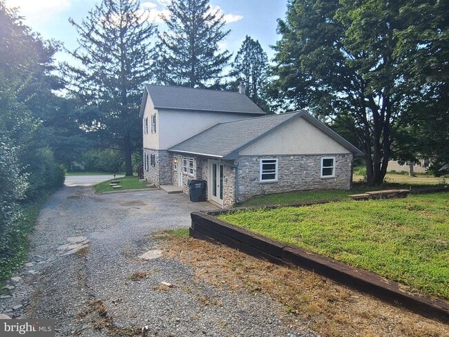Building Photo - 693 Lancaster Pike
