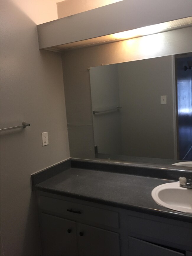 Building Photo - 9511 Contessa Dr