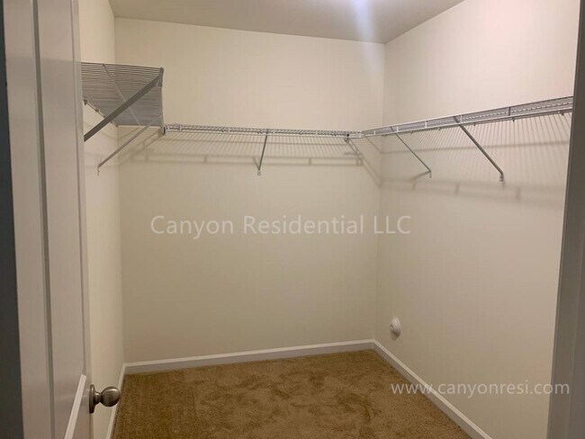 Building Photo - Recently Renovated!! Beautiful 4BR home.