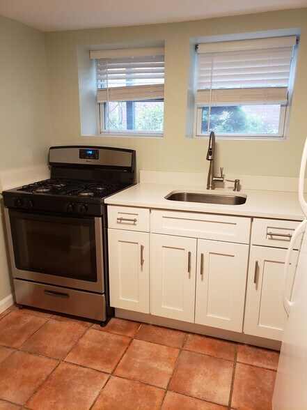 Building Photo - 219 McElroy Ave