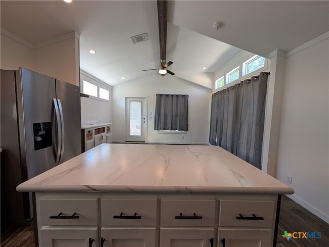 Building Photo - 120 Water Hole Ln