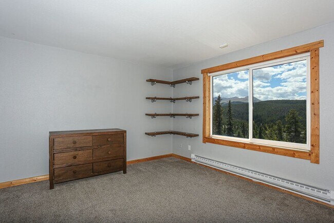 Building Photo - Amazing views! On bus route! 1 Year Lease!