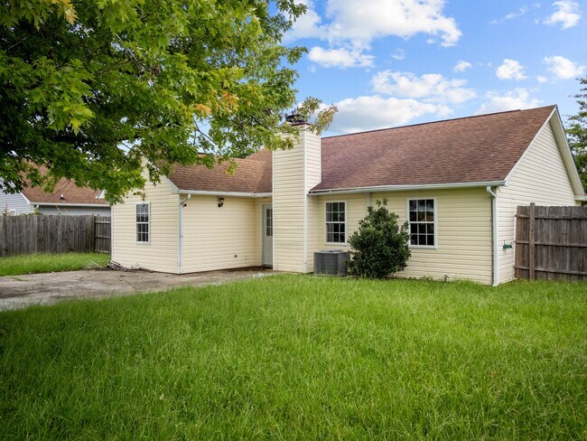 Building Photo - 1020 Furia Dr