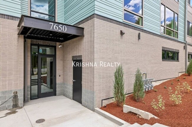 Building Photo - 7650 NW 170th Ave