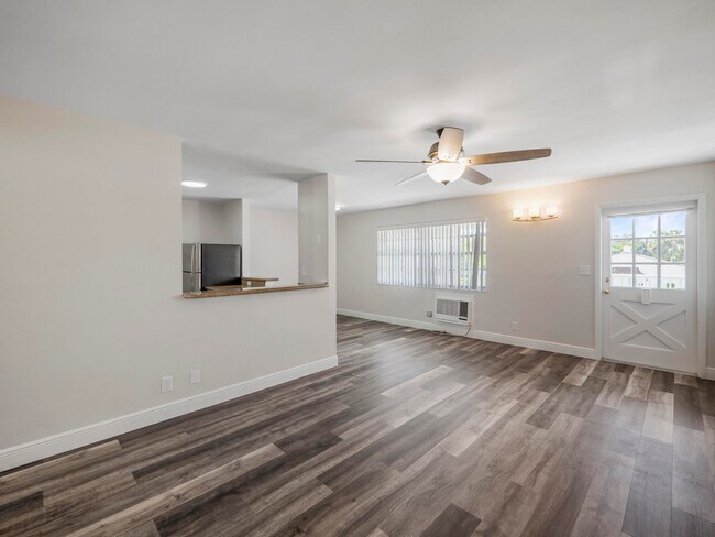 Building Photo - 143 Yacht Club Dr