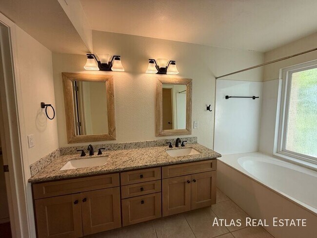 Building Photo - 1425 W Coral Reef Dr