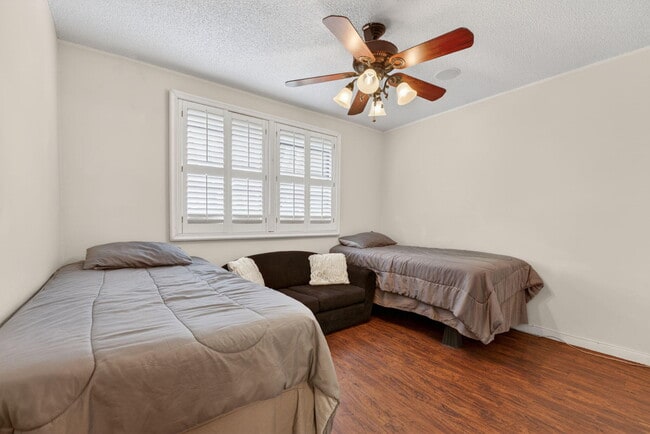 Building Photo - 3951 NE 17th Ave