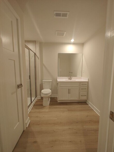 Building Photo - 109 S Durham Dr