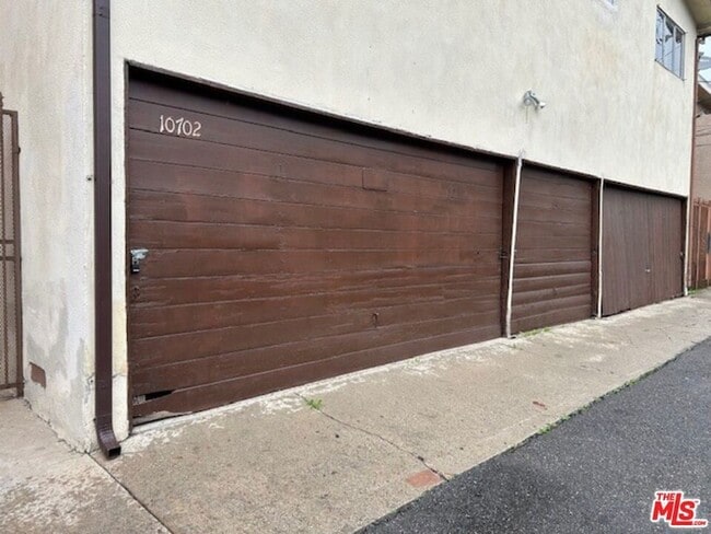 Building Photo - 10702 Crenshaw Blvd